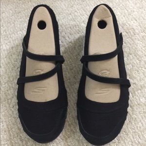 Black Relaxed Fit Skechers